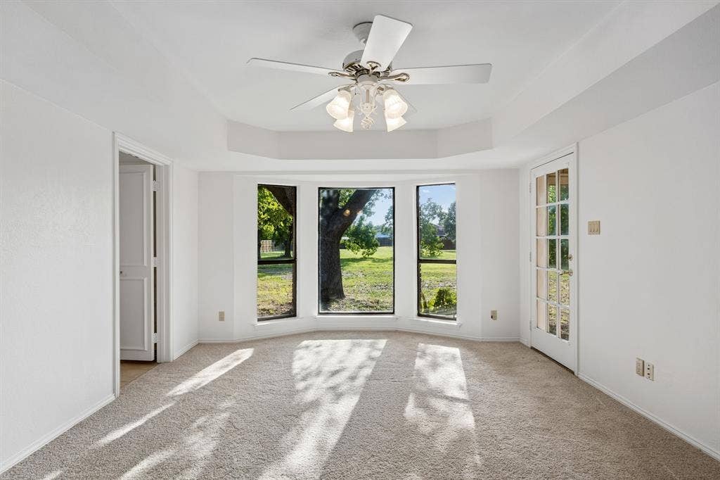 1011 Villa Siete, Mesquite, TX 75181 Spacious primary suite with patio access