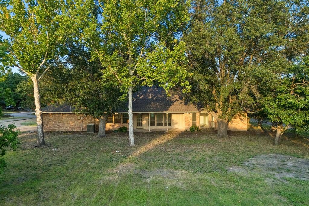 1011 Villa Siete, Mesquite, TX 75181 1011 Villa Siete, Mesquite, TX 75181