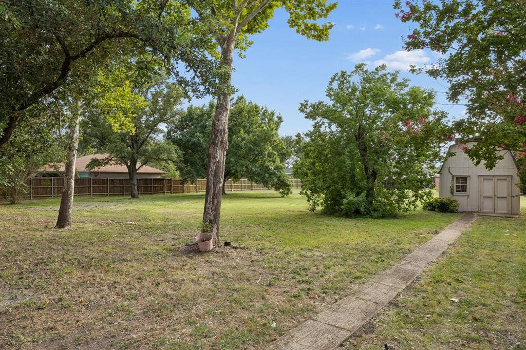 1011 Villa Siete, Mesquite, TX 75181 Large backyard