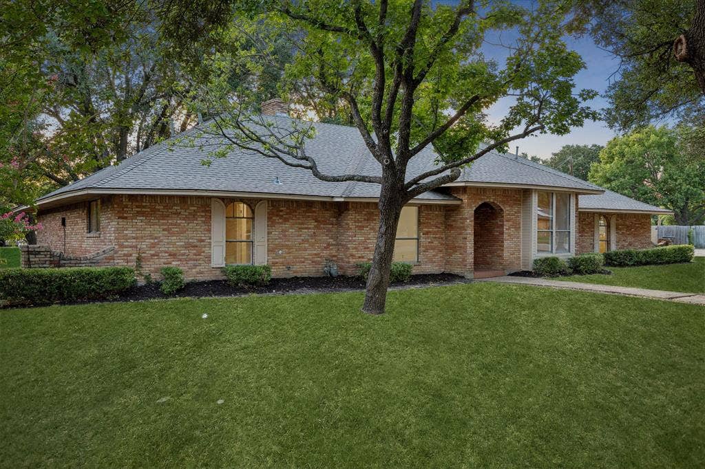 1011 Villa Siete, Mesquite, TX 75181 Spacious one story home - virtually enhanced lawn