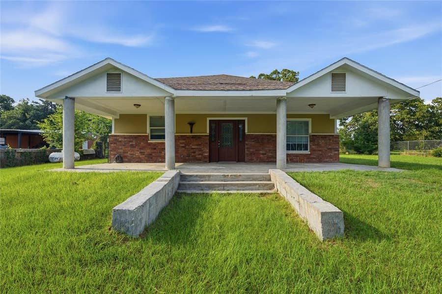 Property photo for 28008 W Oak Ridge Road, Kemp, TX