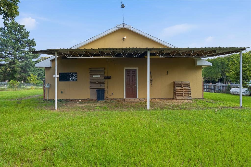 28008 W Oak Ridge Road, Kemp, TX 75143 Back
