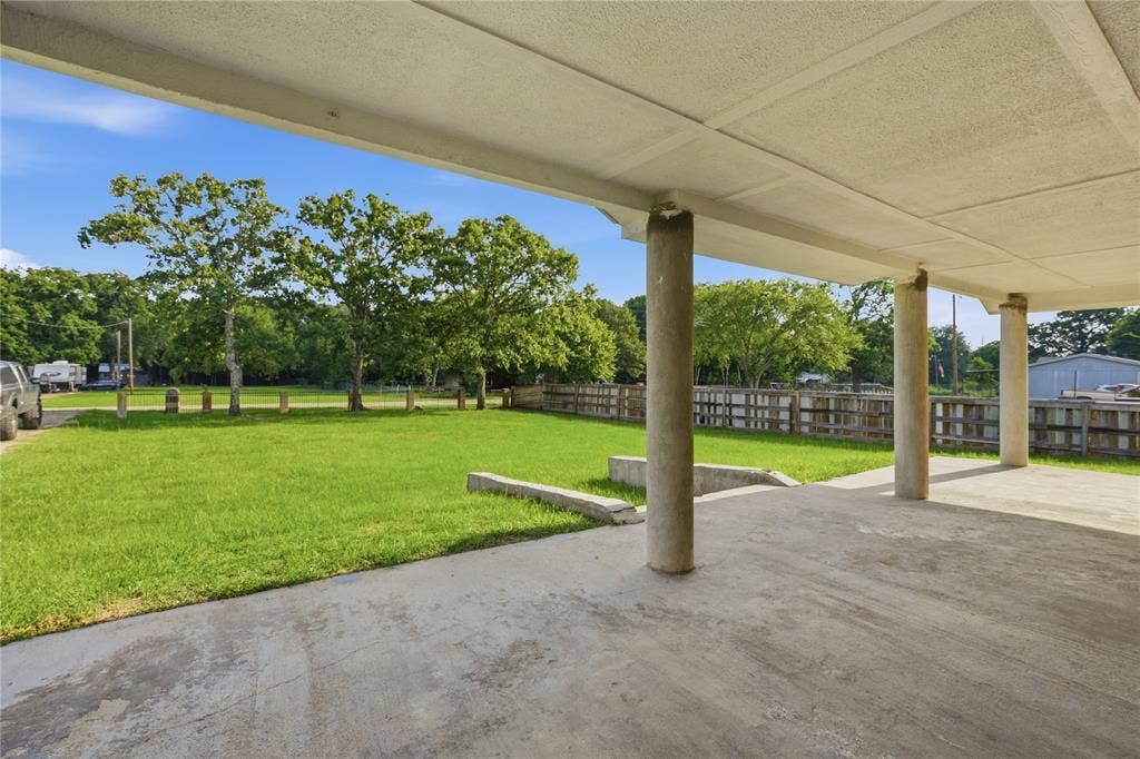 28008 W Oak Ridge Road, Kemp, TX 75143 Front porch