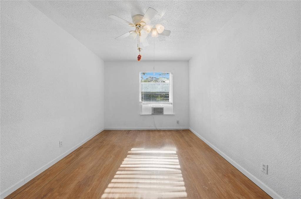 28008 W Oak Ridge Road, Kemp, TX 75143 28008 W Oak Ridge Road, Kemp, TX 75143