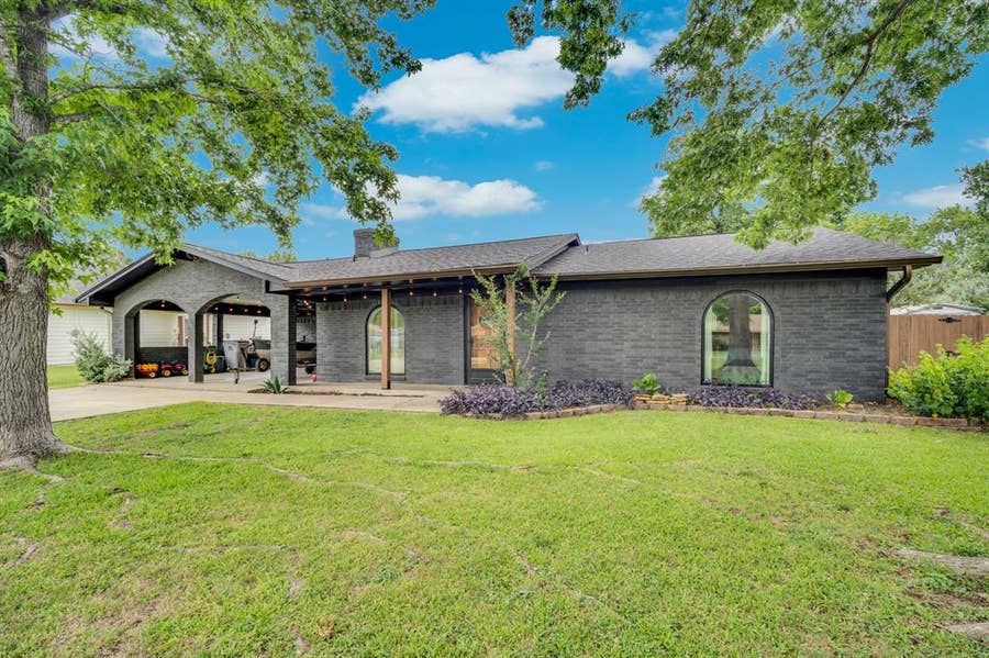 Property photo for 605 W 3rd Street, Maypearl, TX