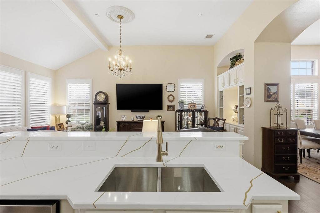 9825 Spire Lane, Plano, TX 75025 9825 Spire Lane, Plano, TX 75025