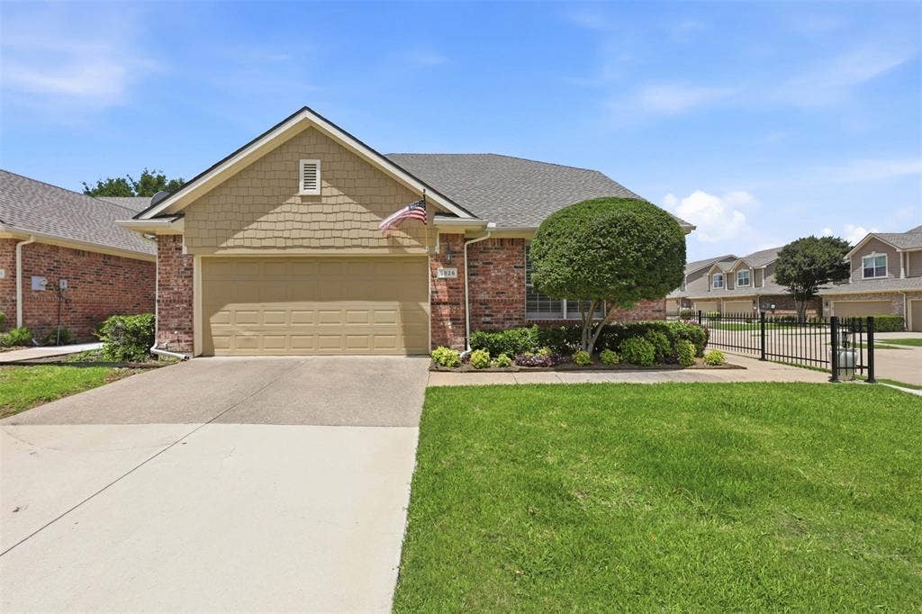 9825 Spire Lane, Plano, TX 75025 9825 Spire Lane, Plano, TX 75025