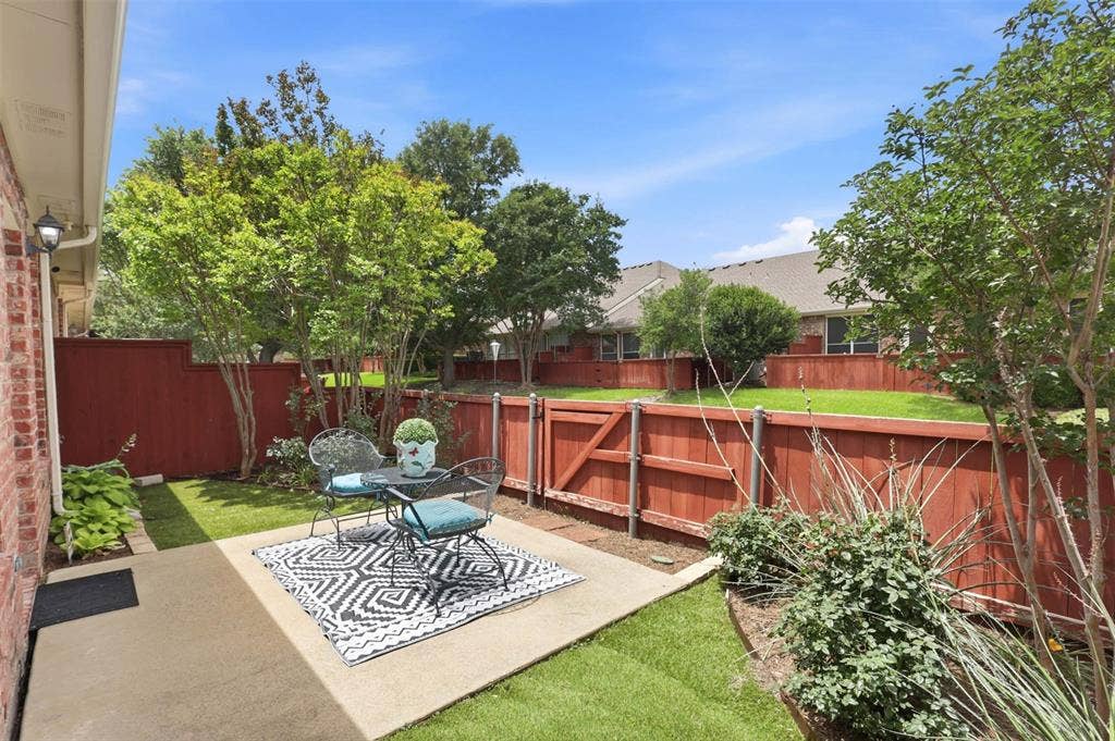 9825 Spire Lane, Plano, TX 75025 9825 Spire Lane, Plano, TX 75025