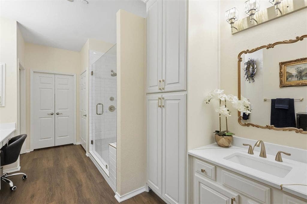 9825 Spire Lane, Plano, TX 75025 9825 Spire Lane, Plano, TX 75025