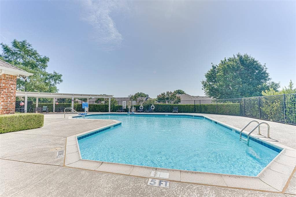 9825 Spire Lane, Plano, TX 75025 9825 Spire Lane, Plano, TX 75025