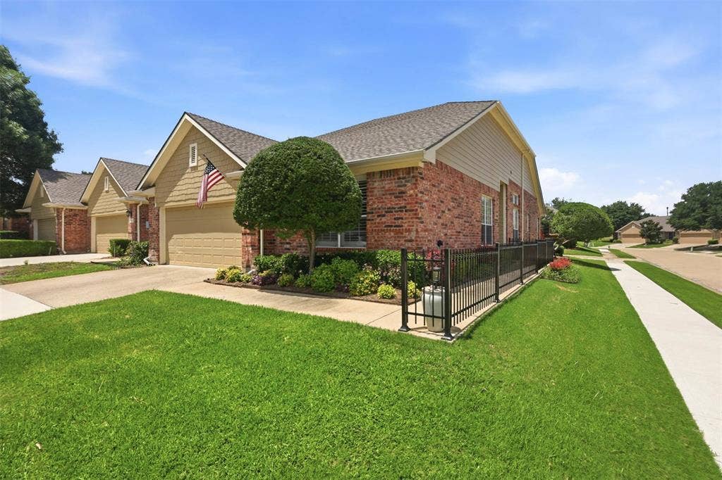 9825 Spire Lane, Plano, TX 75025 9825 Spire Lane, Plano, TX 75025