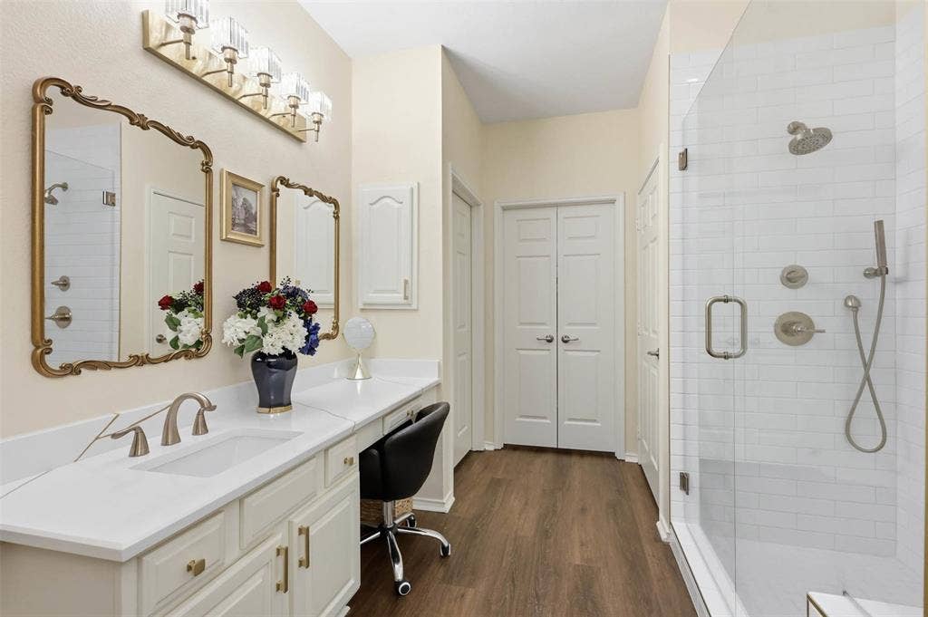 9825 Spire Lane, Plano, TX 75025 9825 Spire Lane, Plano, TX 75025