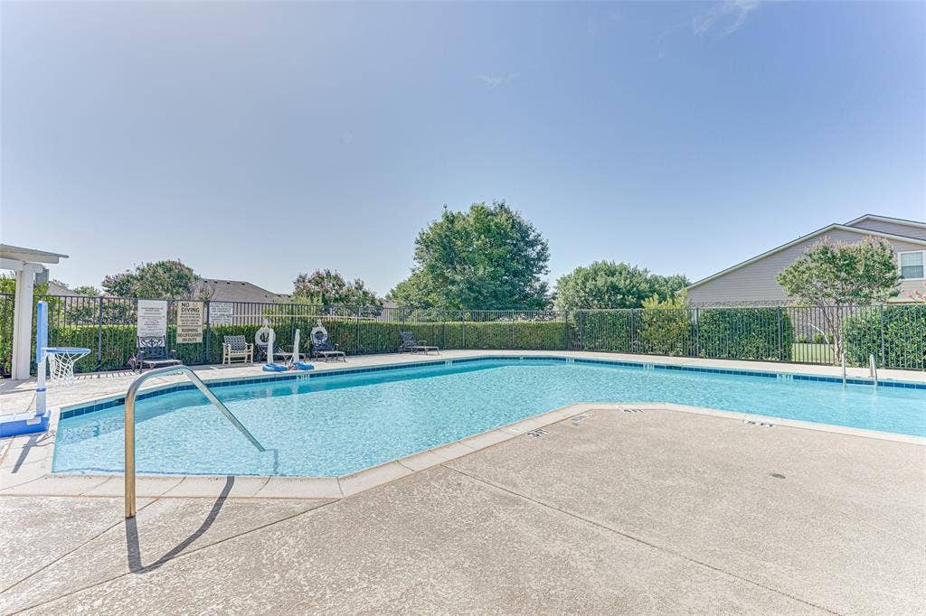 9825 Spire Lane, Plano, TX 75025 9825 Spire Lane, Plano, TX 75025