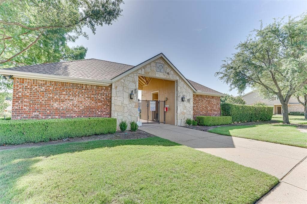9825 Spire Lane, Plano, TX 75025 9825 Spire Lane, Plano, TX 75025