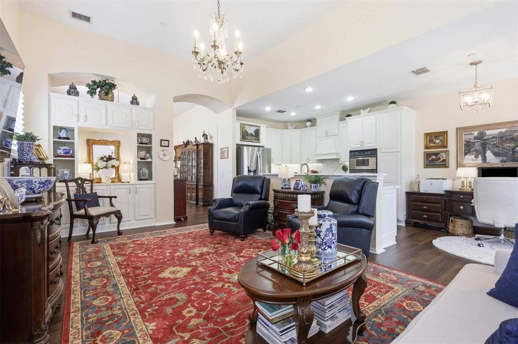 9825 Spire Lane, Plano, TX 75025 9825 Spire Lane, Plano, TX 75025