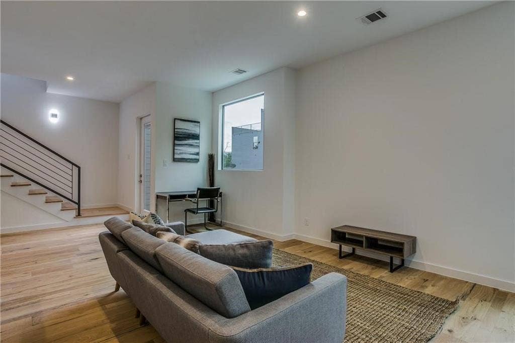 2627 Kimsey Drive, #102, Dallas, TX 75235 2627 Kimsey Drive, #102, Dallas, TX 75235