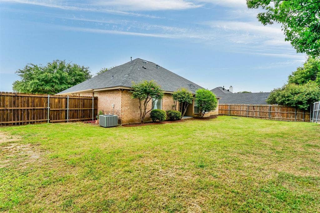428 Shelby Drive, Burleson, TX 76028 428 Shelby Drive, Burleson, TX 76028