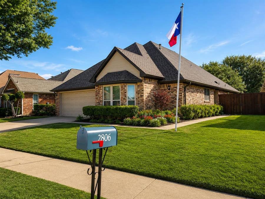 Property photo for 2806 Laurel Oaks Drive, Garland, TX
