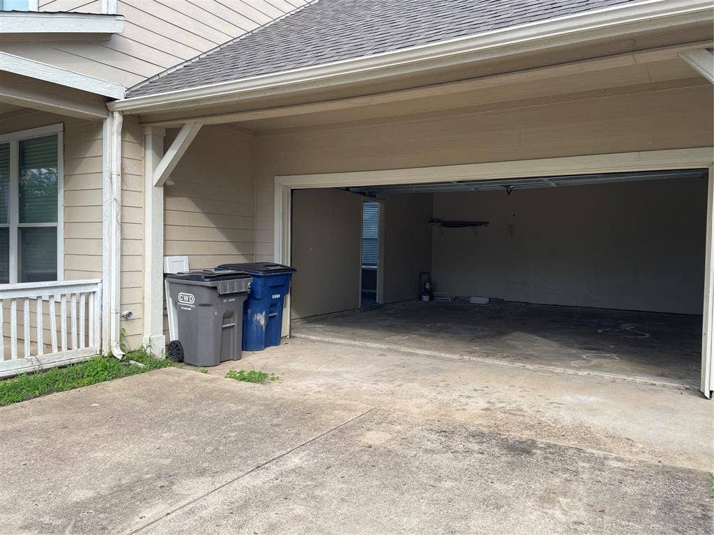 817 Greene Way, Wylie, TX 75098 Two-car garage with concrete driveway and overhead garage door