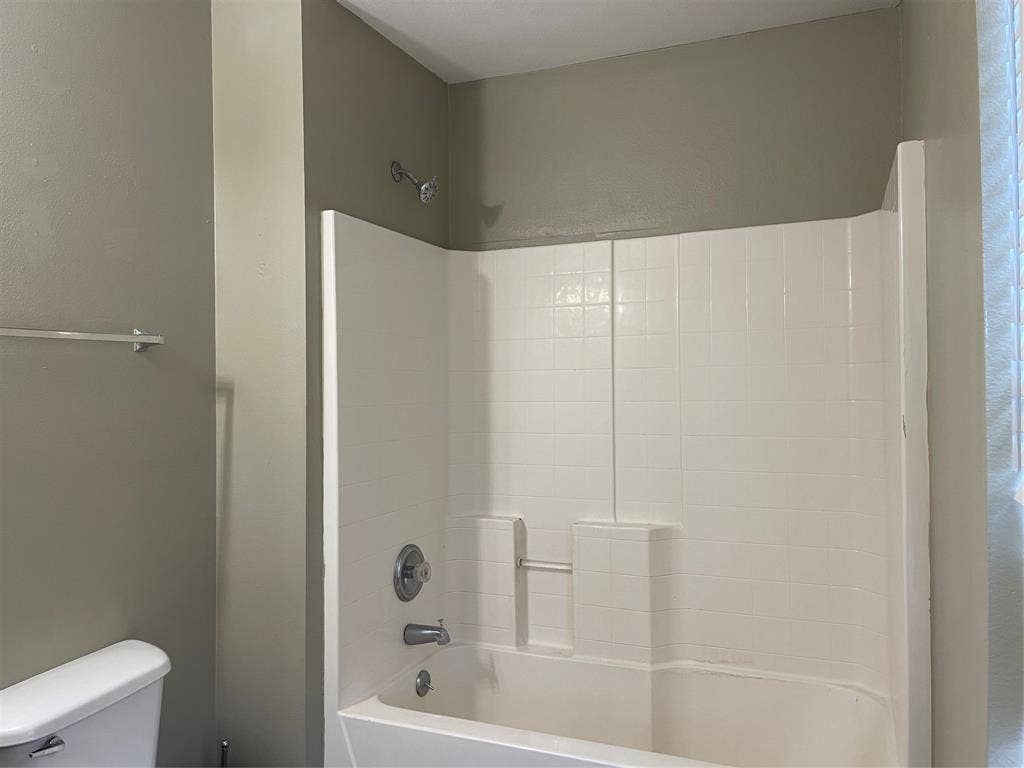 817 Greene Way, Wylie, TX 75098 Bright white tub and shower combination with chrome fixtures