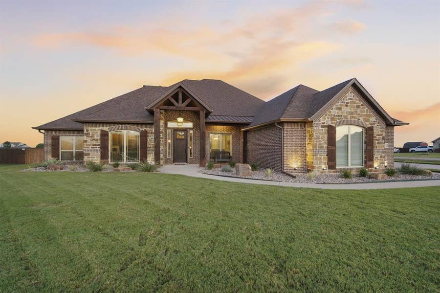 Property photo for 361 Crosswind Drive, Waxahachie, TX