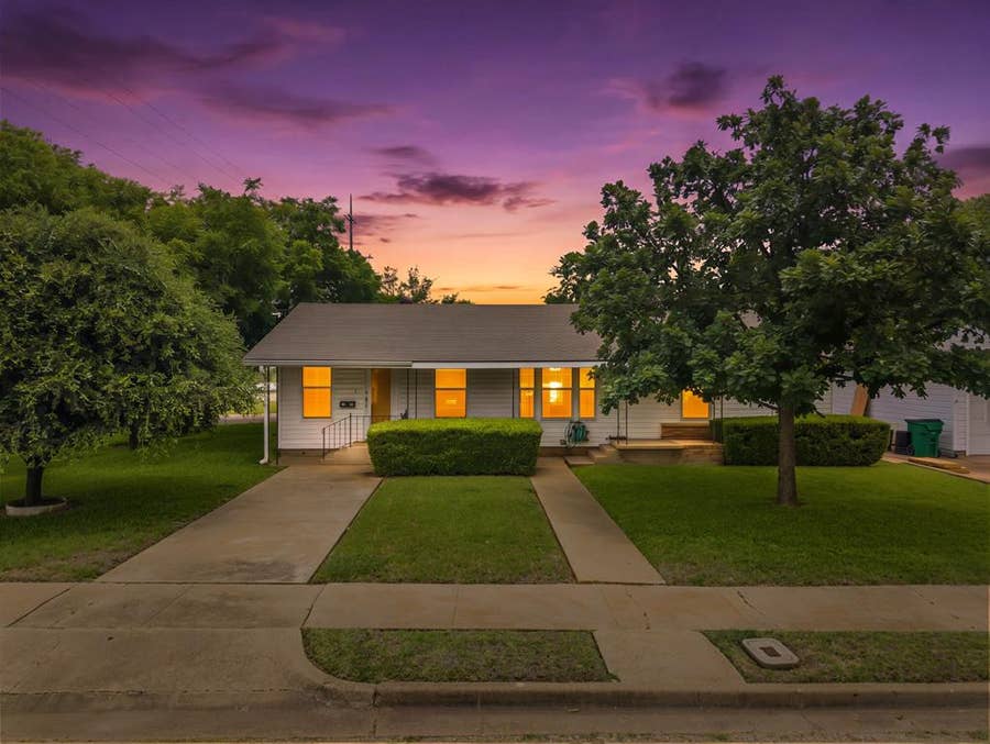 Property photo for 1319 W 3 A Street, McGregor, TX