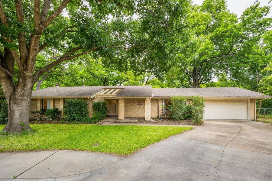 Property photo for 3 Ridgewood Circle, Plano, TX
