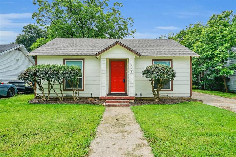Property photo for 1605 Pine Street, Grand Prairie, TX