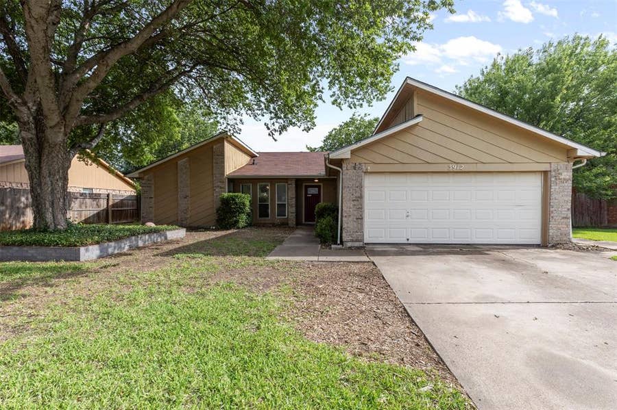 Property photo for 3912 Longstraw Drive, Fort Worth, TX