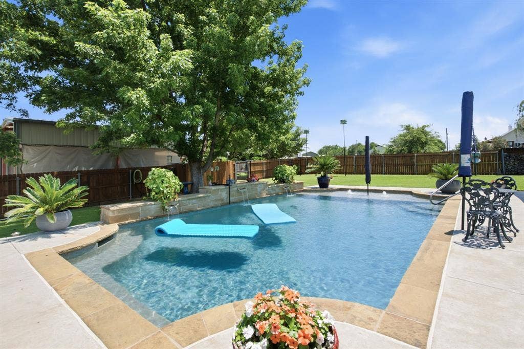 550 Christenberry Road, Springtown, TX 76082 550 Christenberry Road, Springtown, TX 76082