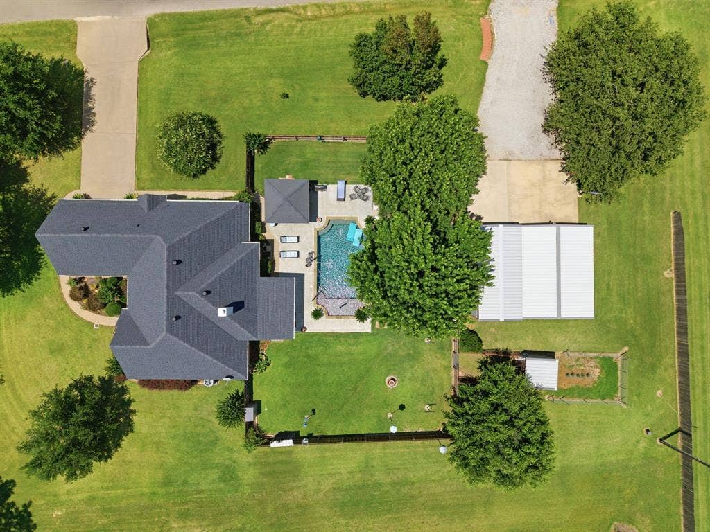 550 Christenberry Road, Springtown, TX 76082 550 Christenberry Road, Springtown, TX 76082