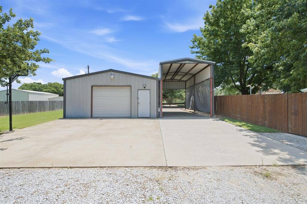 550 Christenberry Road, Springtown, TX 76082 550 Christenberry Road, Springtown, TX 76082