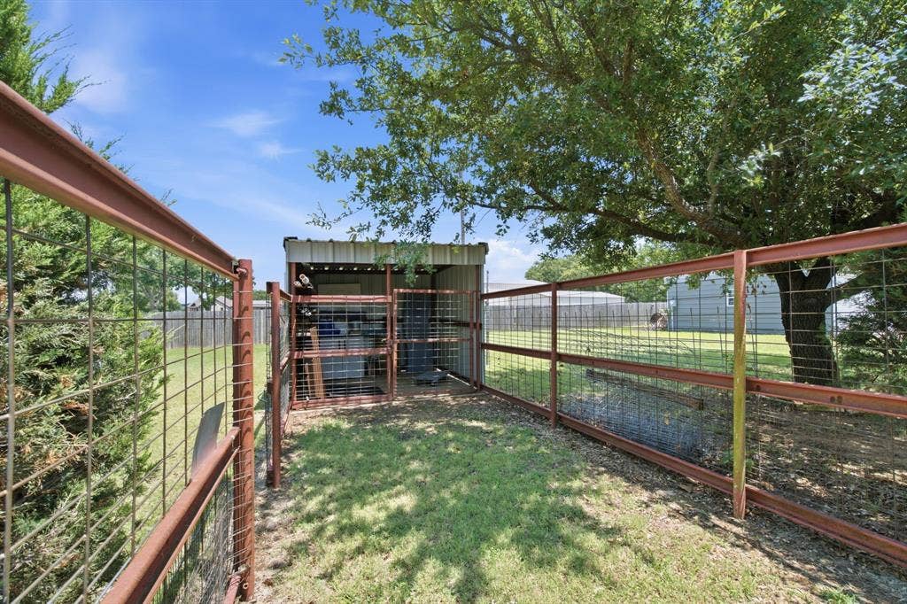 550 Christenberry Road, Springtown, TX 76082 550 Christenberry Road, Springtown, TX 76082