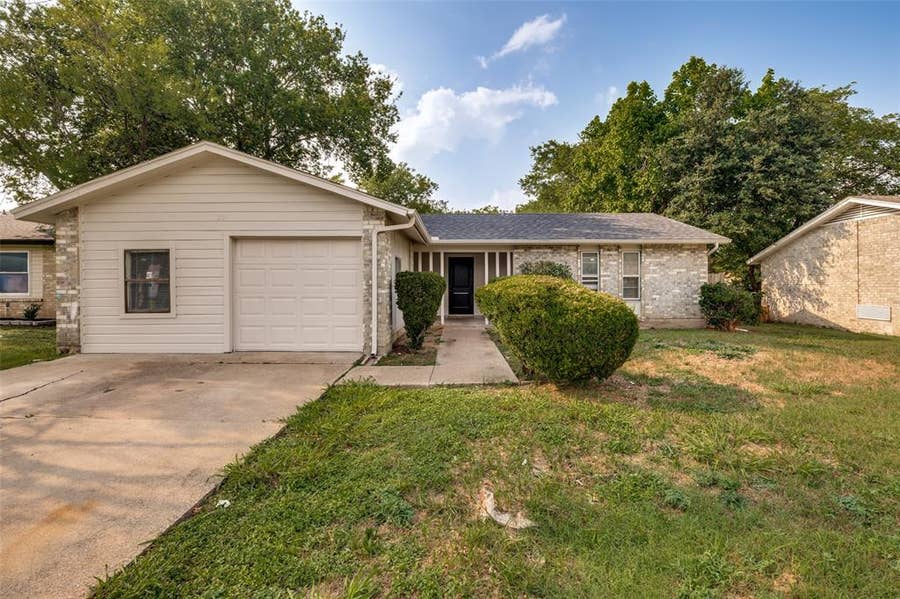 Property photo for 1551 Oakbrook Street, Lancaster, TX