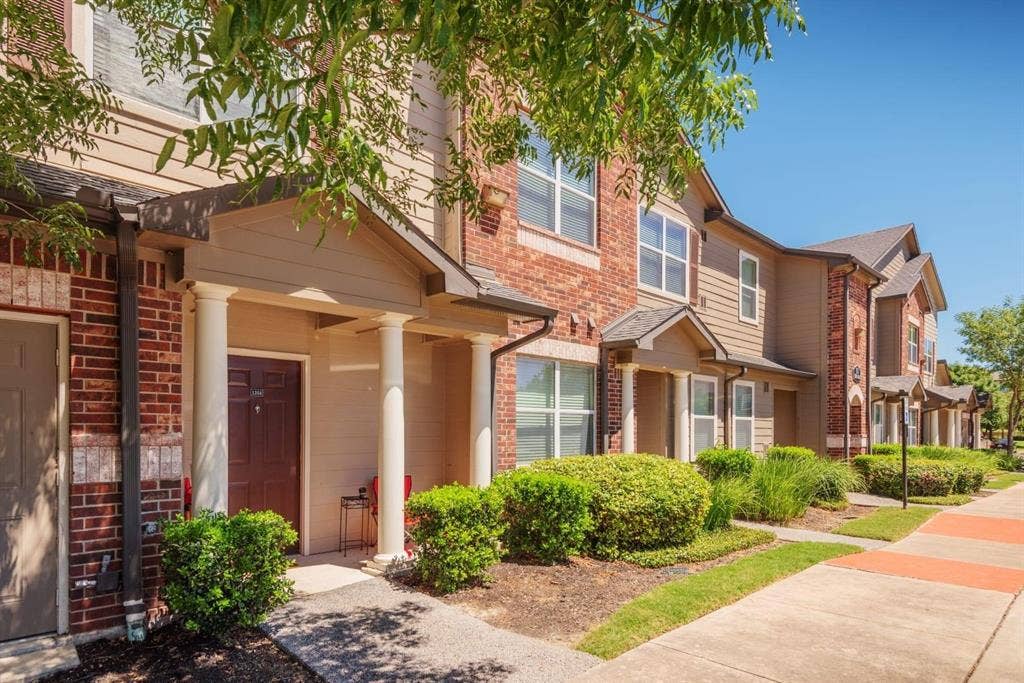 Enjoy up to 6 WEEKS FREE on all 1-bedroom homes and up to 4 WEEKS FREE on select 2- and 3-bedroom homes!