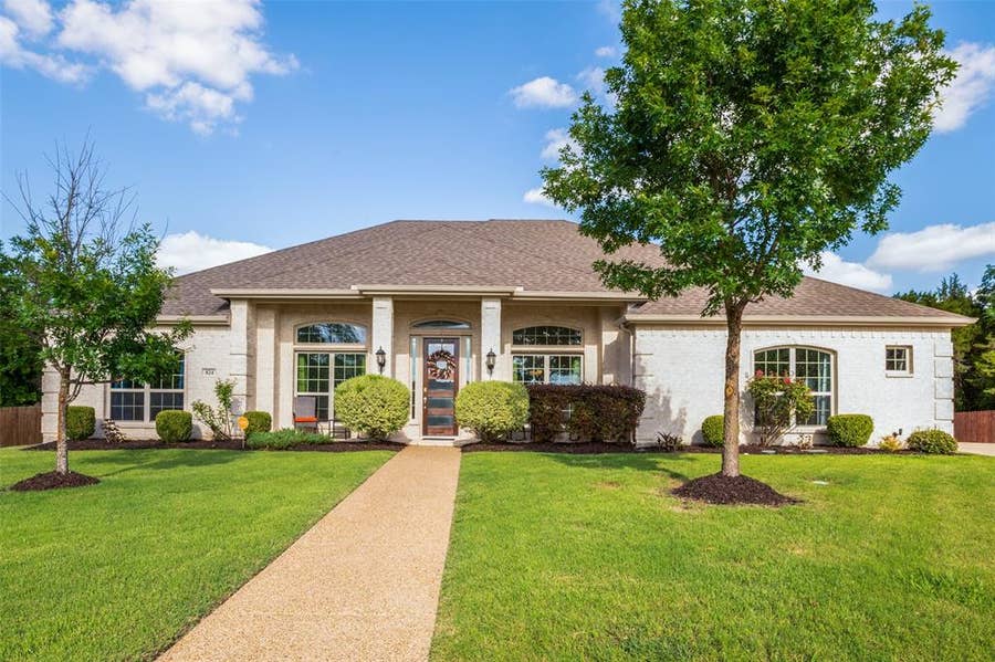 Property photo for 824 State Street, DeSoto, TX