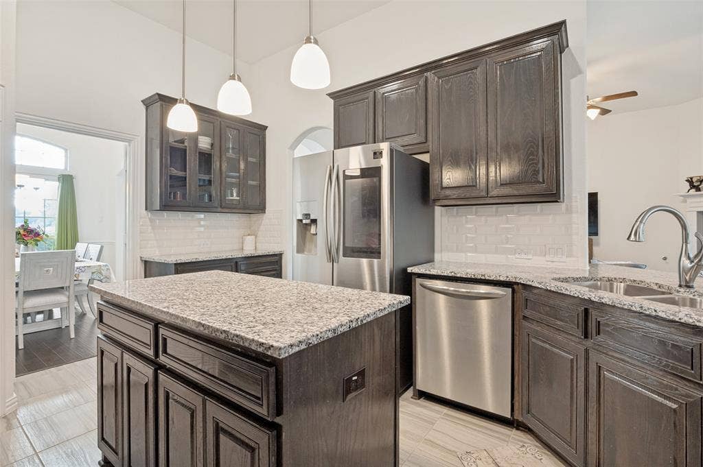 824 State Street, DeSoto, TX 75115 Upgraded cabinets offer plenty of storage space.
