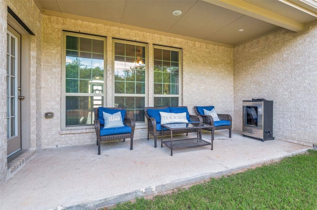 824 State Street, DeSoto, TX 75115 Spend Summer evenings relaxing on the covered patio.