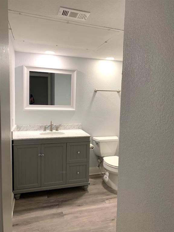 16301 Ledgemont Lane, #101, Addison, TX 75001 Guest bath