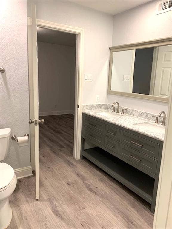 16301 Ledgemont Lane, #101, Addison, TX 75001 Updated primary bath
