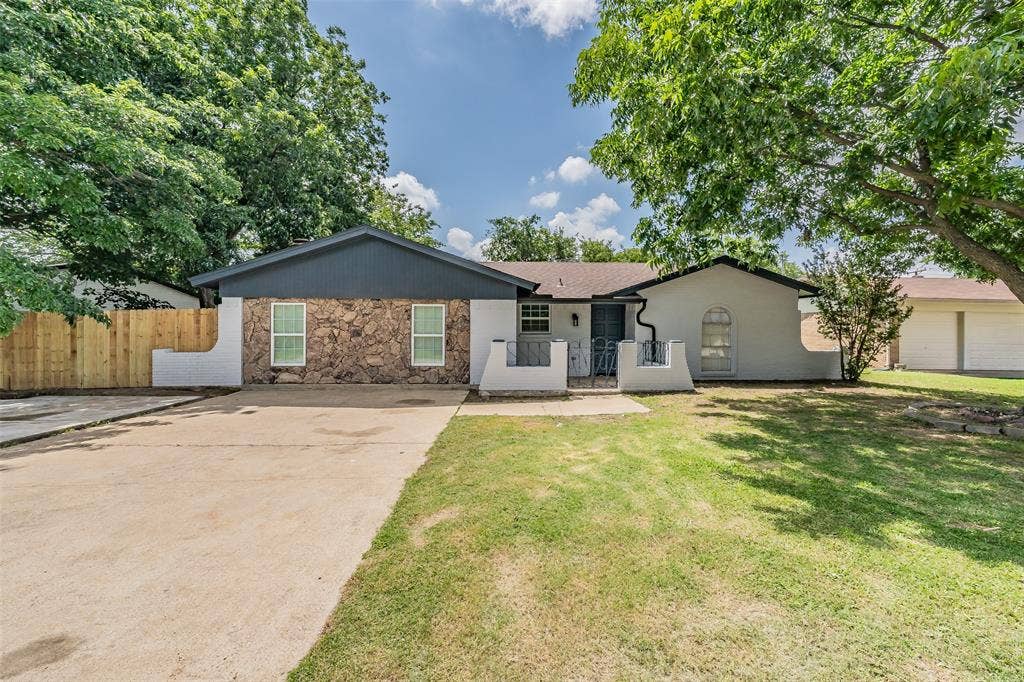 6532 Moonglow Lane, Watauga, TX 76148 6532 Moonglow Lane, Watauga, TX 76148
