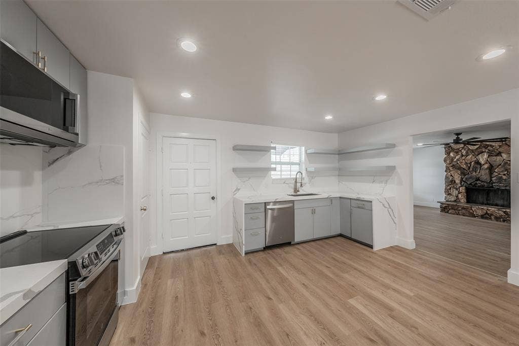 6532 Moonglow Lane, Watauga, TX 76148 6532 Moonglow Lane, Watauga, TX 76148