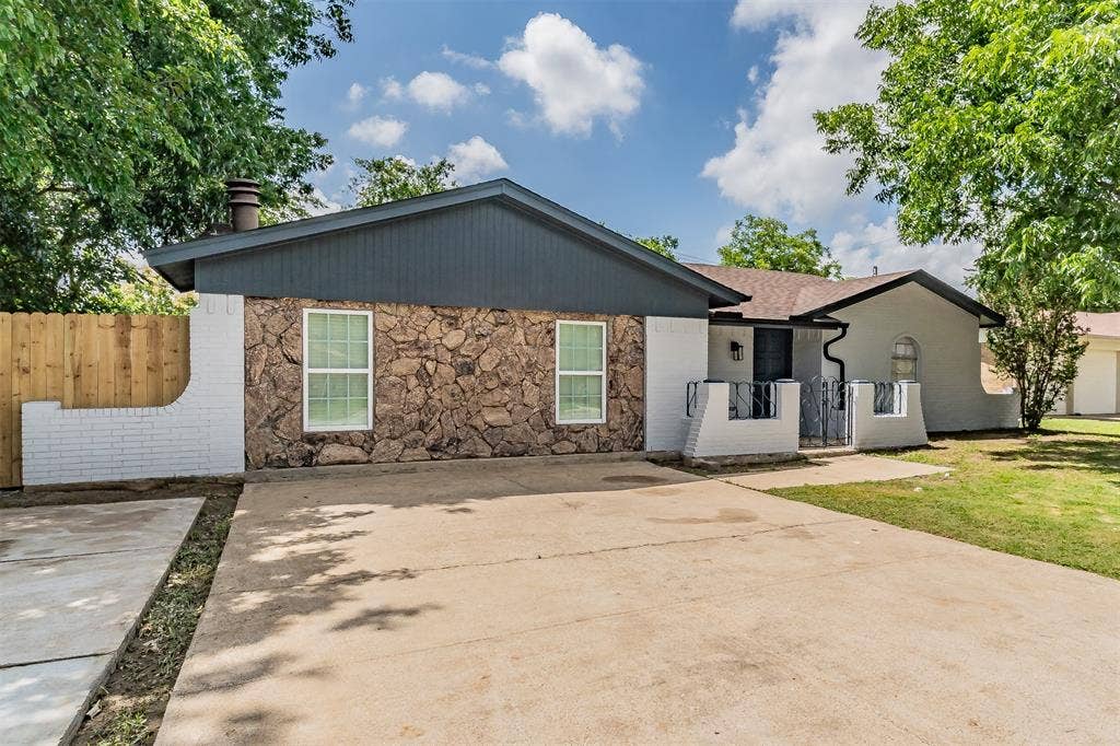 6532 Moonglow Lane, Watauga, TX 76148 6532 Moonglow Lane, Watauga, TX 76148