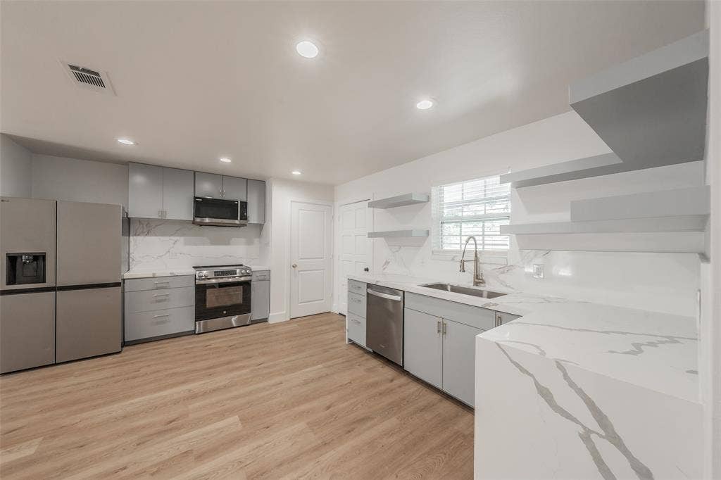 6532 Moonglow Lane, Watauga, TX 76148 6532 Moonglow Lane, Watauga, TX 76148