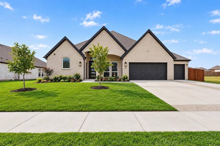 Property photo for 1814 Briarwood, Midlothian, TX