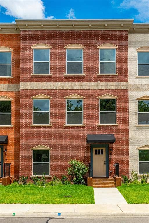 Property photo for 512 S Oconnor Road, Irving, TX