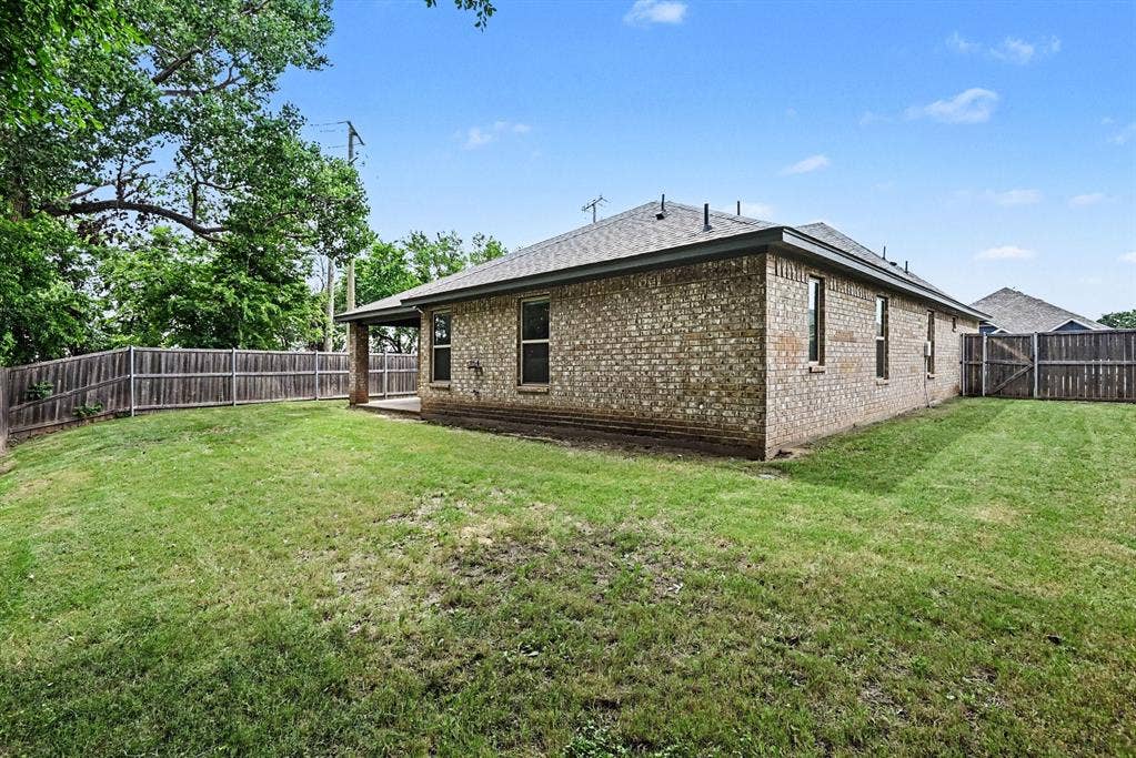 977 Sam Street, Springtown, TX 76082 977 Sam Street, Springtown, TX 76082