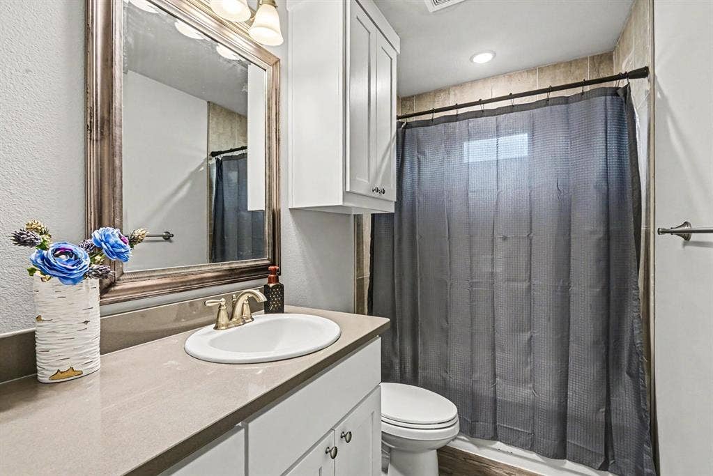 977 Sam Street, Springtown, TX 76082 977 Sam Street, Springtown, TX 76082