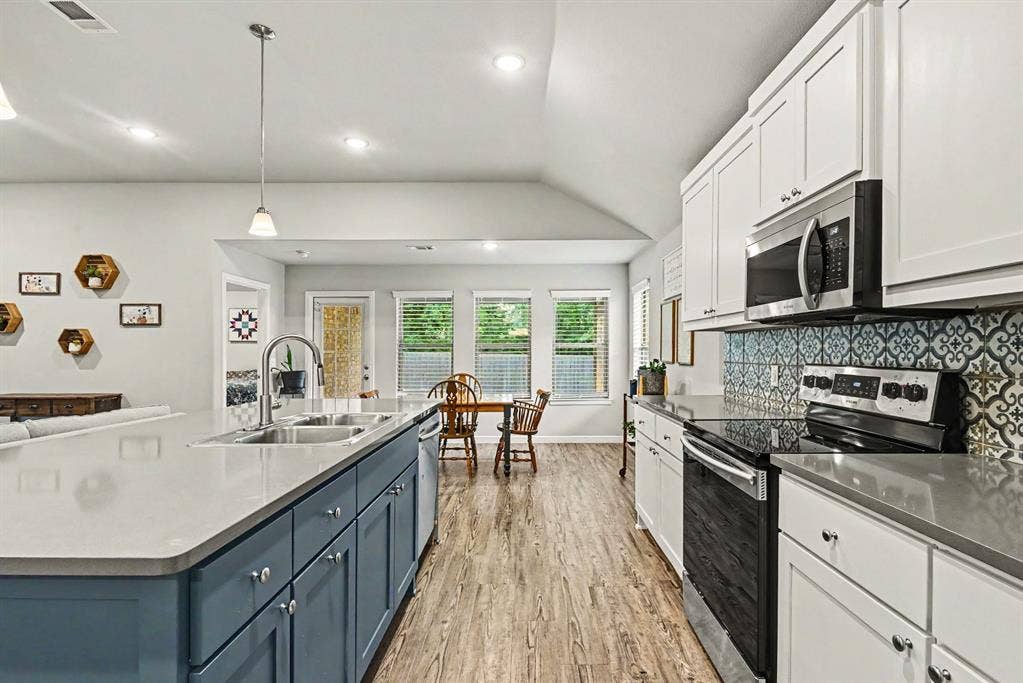 977 Sam Street, Springtown, TX 76082 977 Sam Street, Springtown, TX 76082