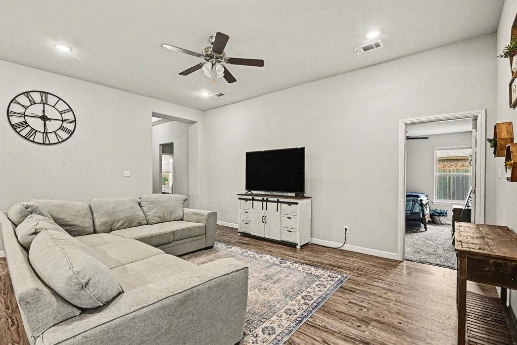 977 Sam Street, Springtown, TX 76082 977 Sam Street, Springtown, TX 76082